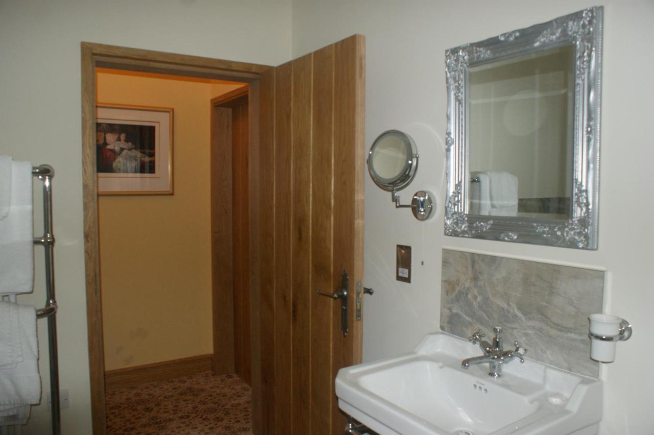 Y Fan Bed & Breakfast แคร์ฟิลลี ภายนอก รูปภาพ